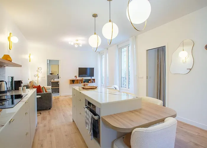 Montmartre Rochechouart - 1 Bed Sleeps 2 Paris