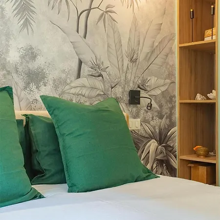 Montmartre Rochechouart - 1 Bed Sleeps 2 דירה